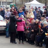 9 мая. Вручение цветов ветеранам